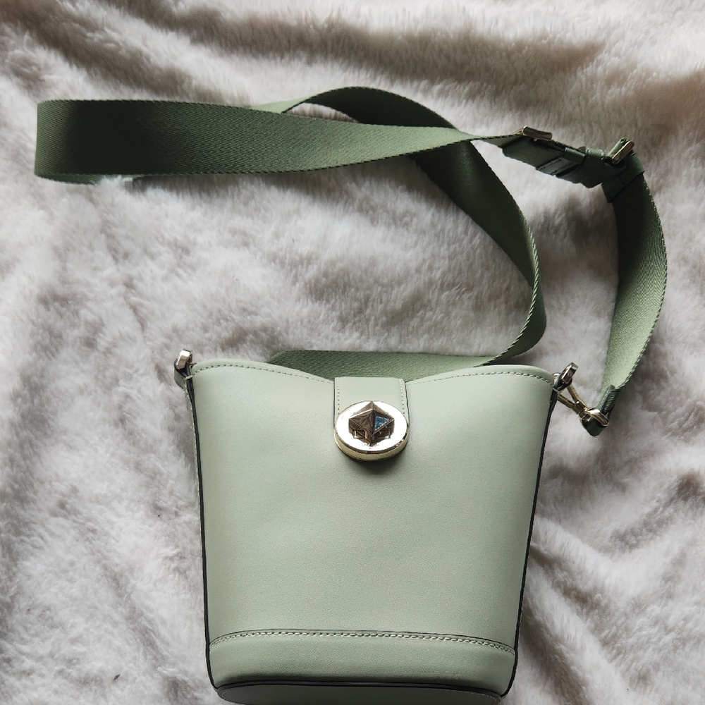 Elegant Green Shoulder Bag